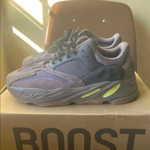 Adidas Yeezy 700 v1 Mauve Size 9.5